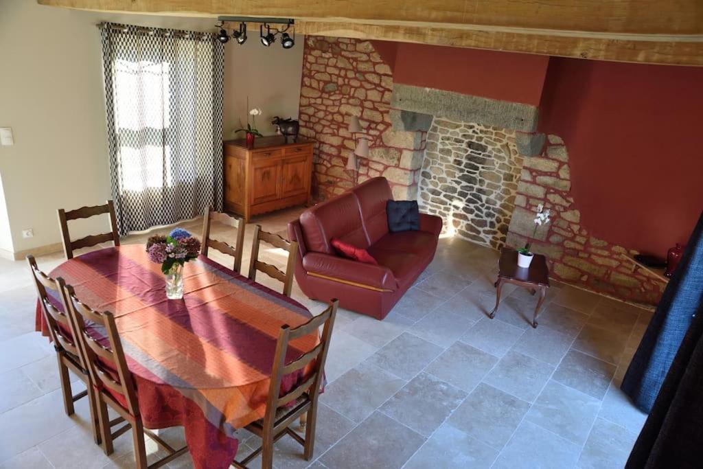 Gite A La Ferme, Au Coeur Du Mene Laurenan ภายนอก รูปภาพ